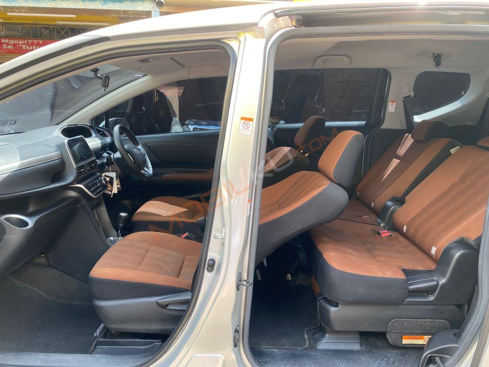 Mobil Toyota Sienta 2019
