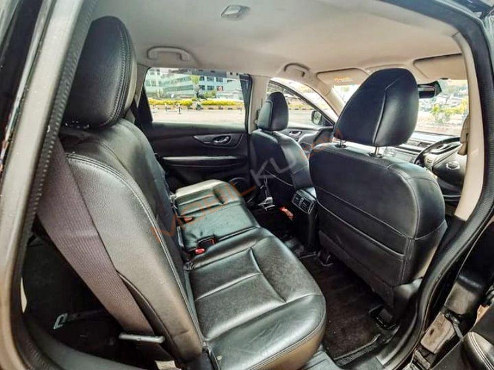 Mobil Nissan X-Trail 2015