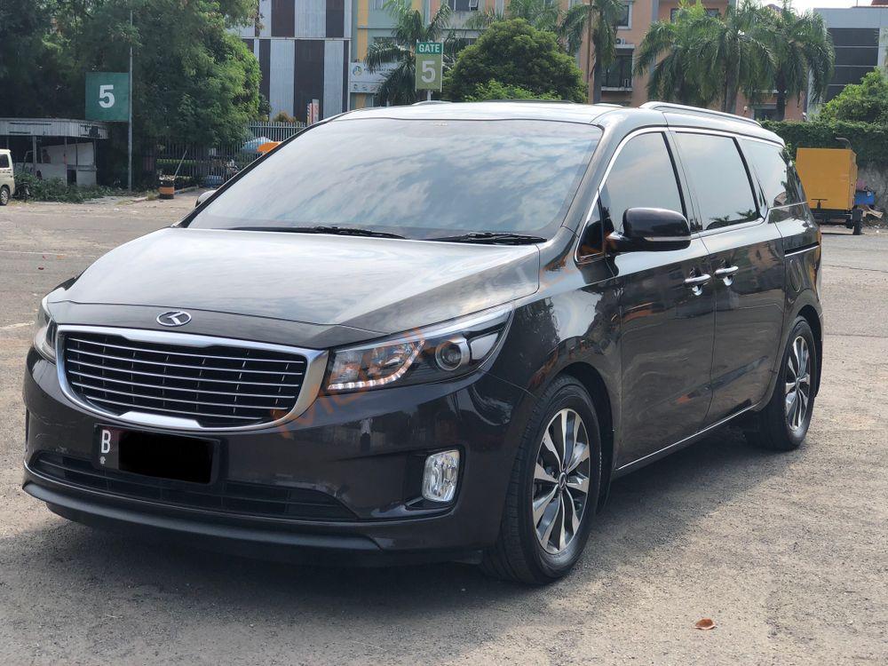 Mobil Kia Sedona 2017
