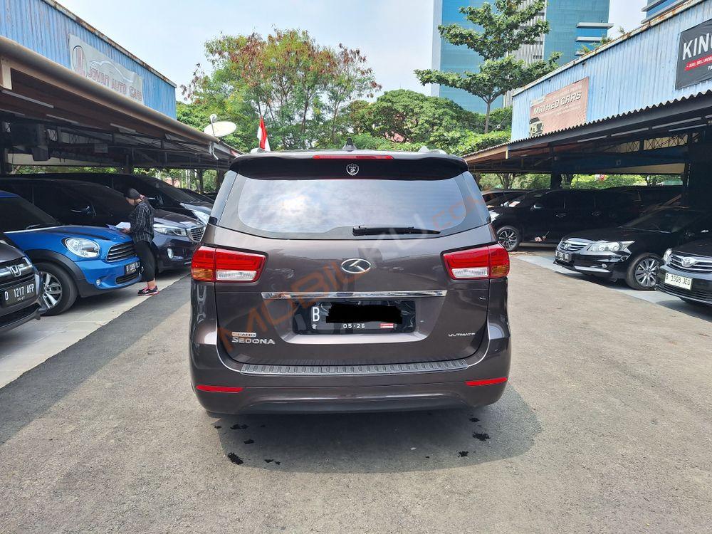Mobil Kia Sedona 2017