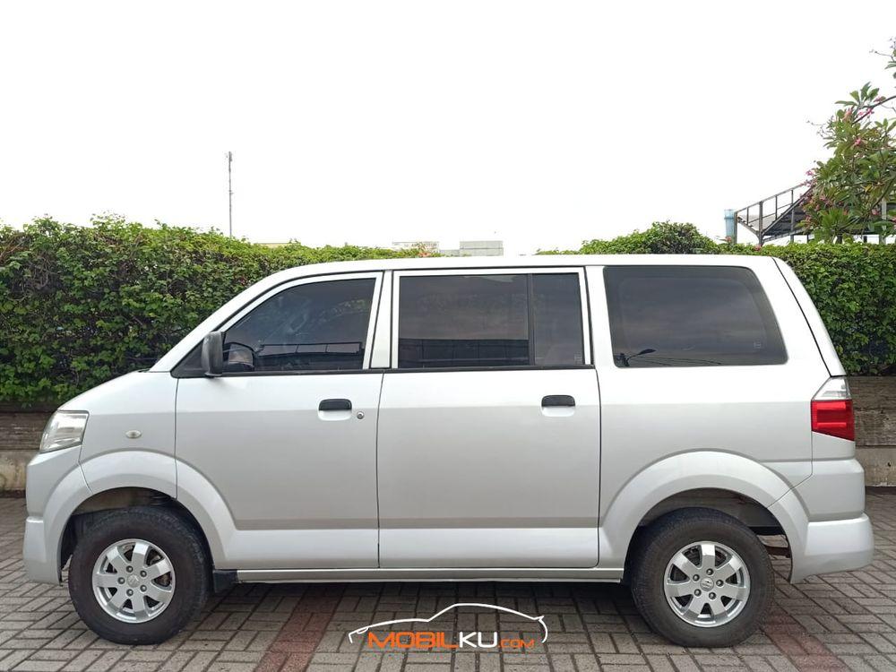 Mobil Suzuki APV 2015