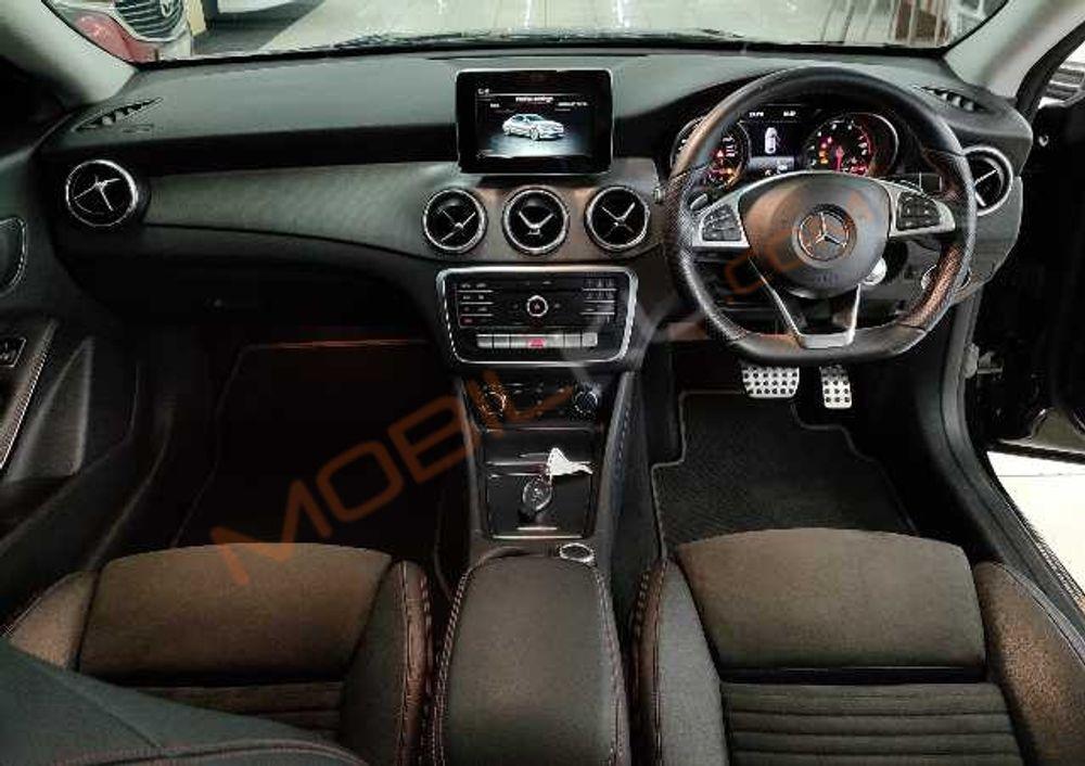 Mobil Mercedes-Benz CLA 2017