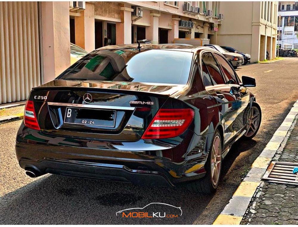 Mobil Mercedes-Benz C-Class 2012