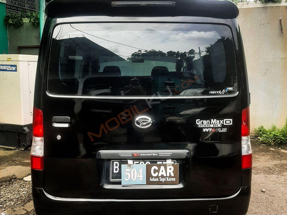 Mobil Daihatsu Gran Max 2016