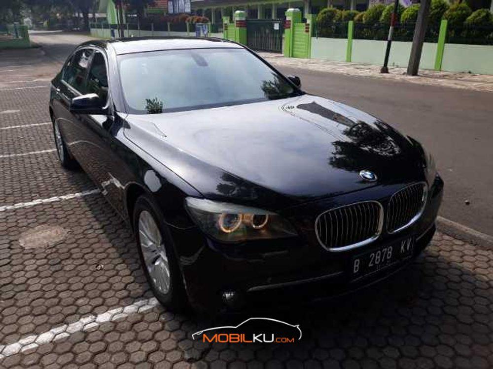 Mobil BMW 7 Series 2011