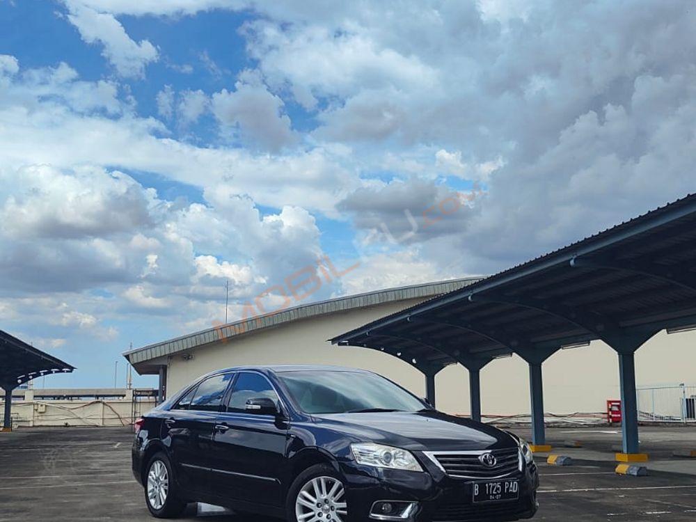 Mobil Toyota Camry 2012