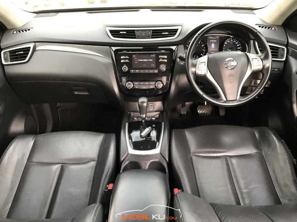 Mobil Nissan X-Trail 2015