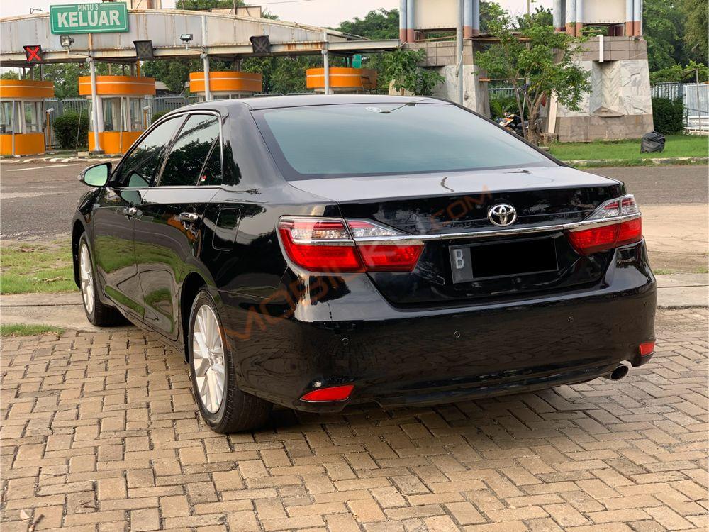 Mobil Toyota Camry 2015