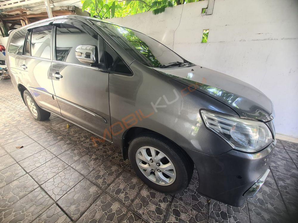 Mobil Toyota Kijang Innova 2011