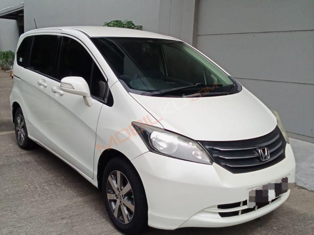 Mobil Honda Freed 2010