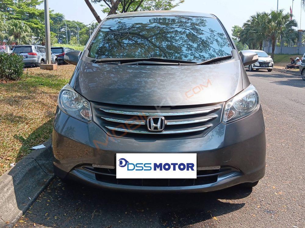 Mobil Honda Freed 2012