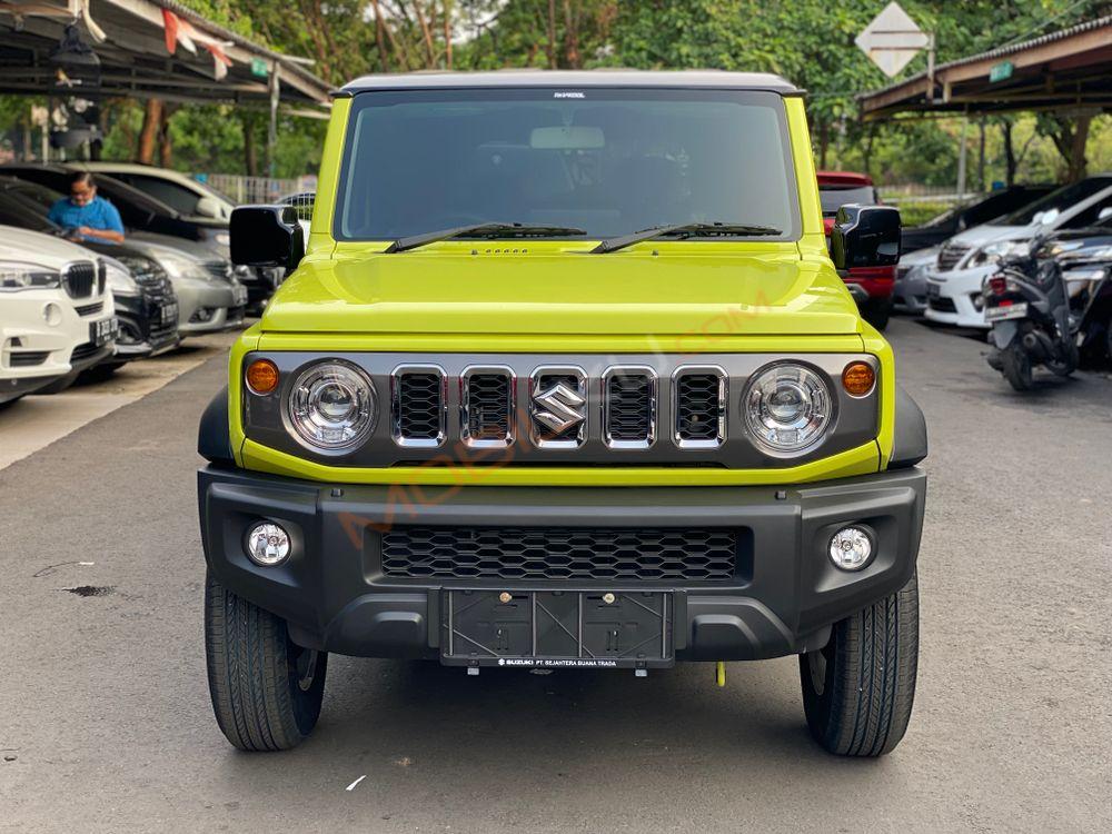 Mobil Suzuki Jimny 2023