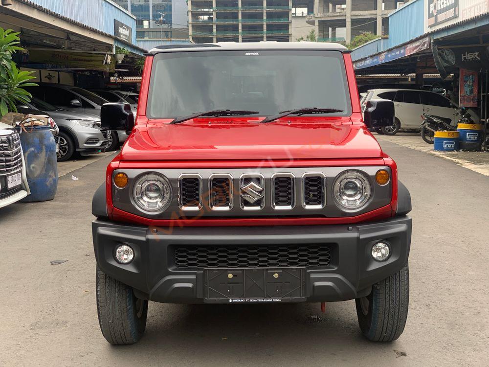 Mobil Suzuki Jimny 2023
