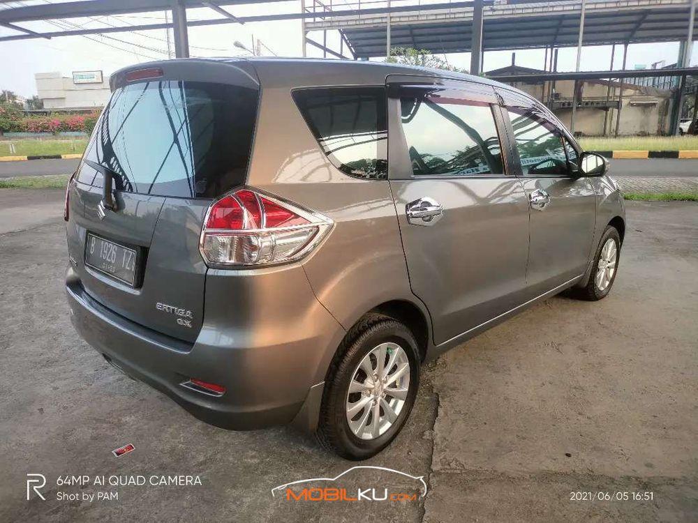 Mobil Suzuki Ertiga 2012