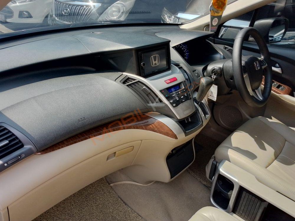 Mobil Honda Odyssey 2012