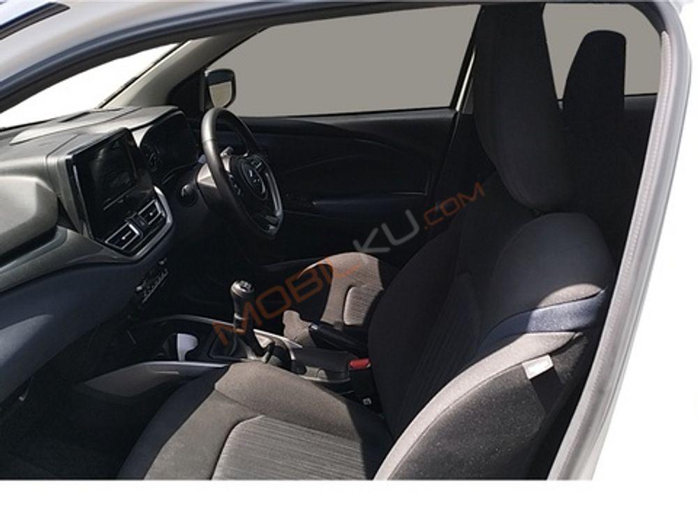 Mobil Suzuki Baleno 2022