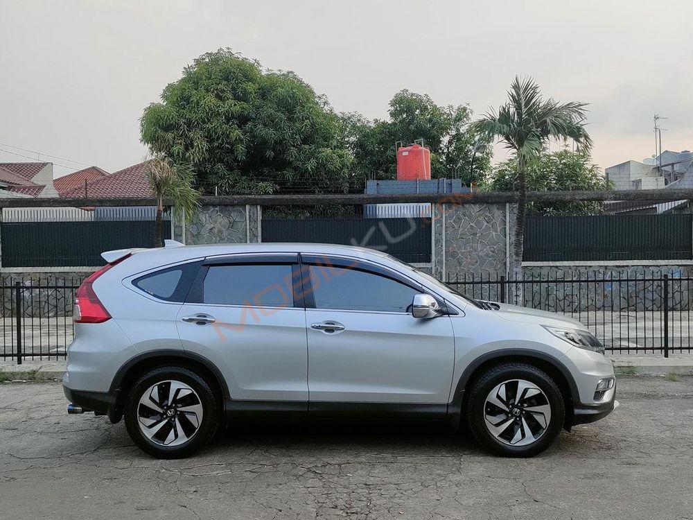 Mobil Honda CR-V 2015