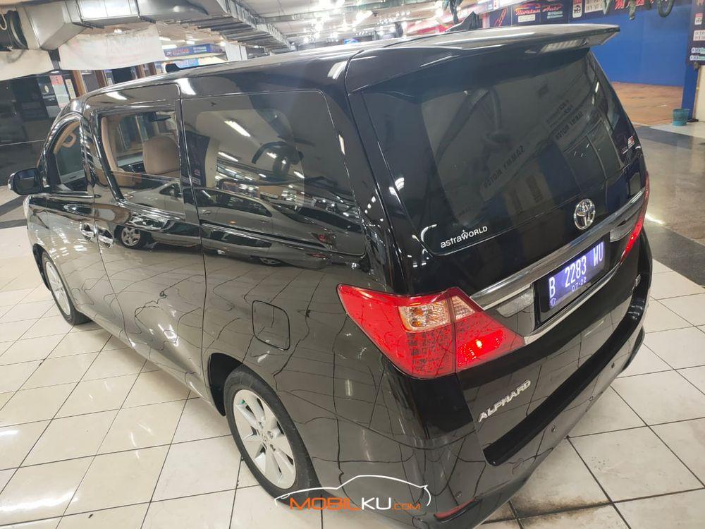 Mobil Toyota Alphard 2012