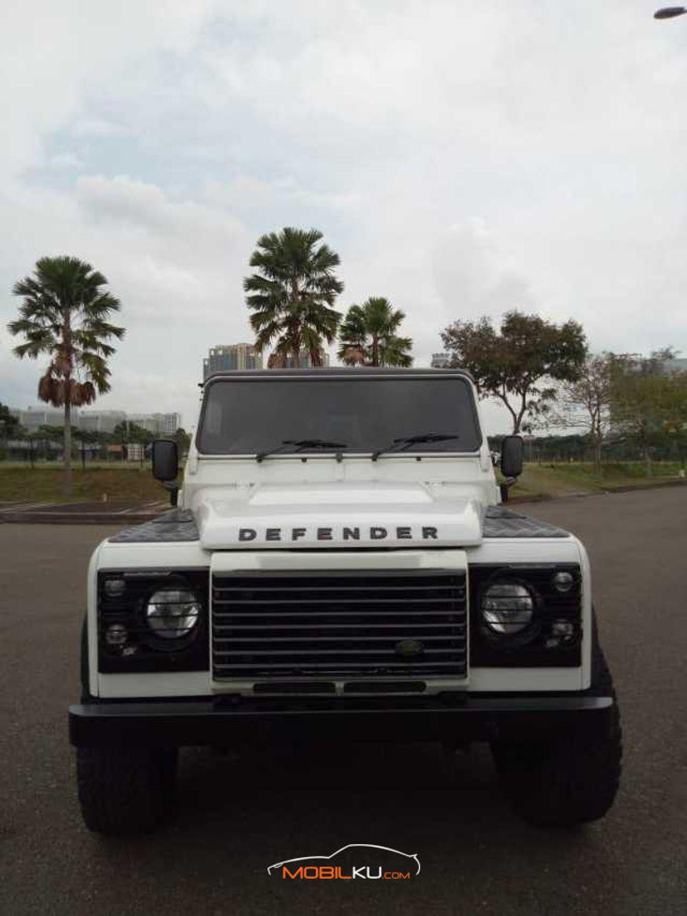 Mobil Land Rover Defender 2013