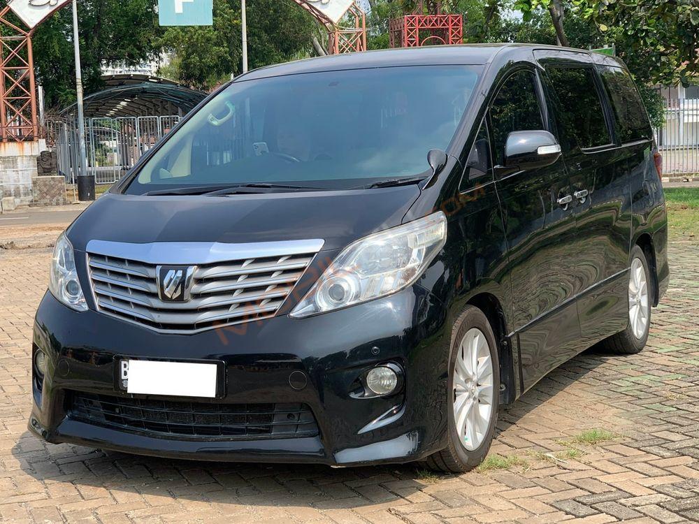 Mobil Toyota Alphard 2009