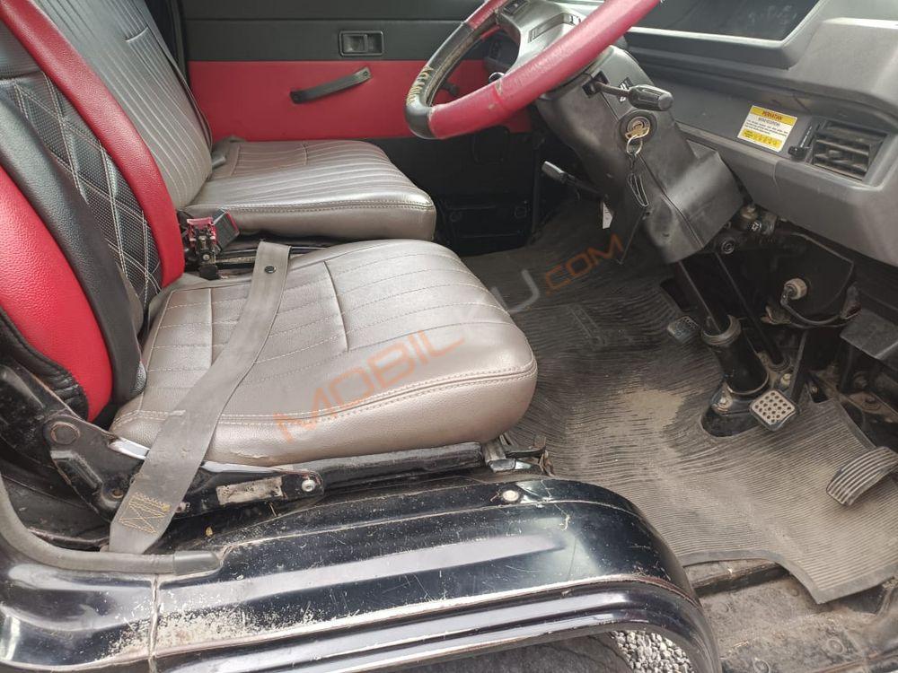 Mobil Mitsubishi L300 2011
