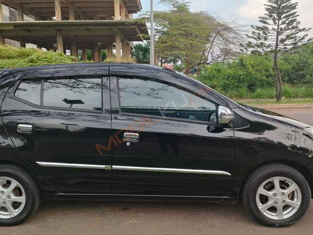 Mobil Toyota Agya 2016