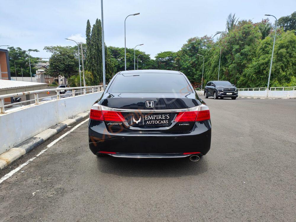 Mobil Honda Accord 2013