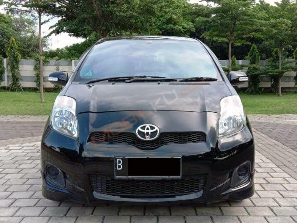 Mobil Toyota Yaris 2012