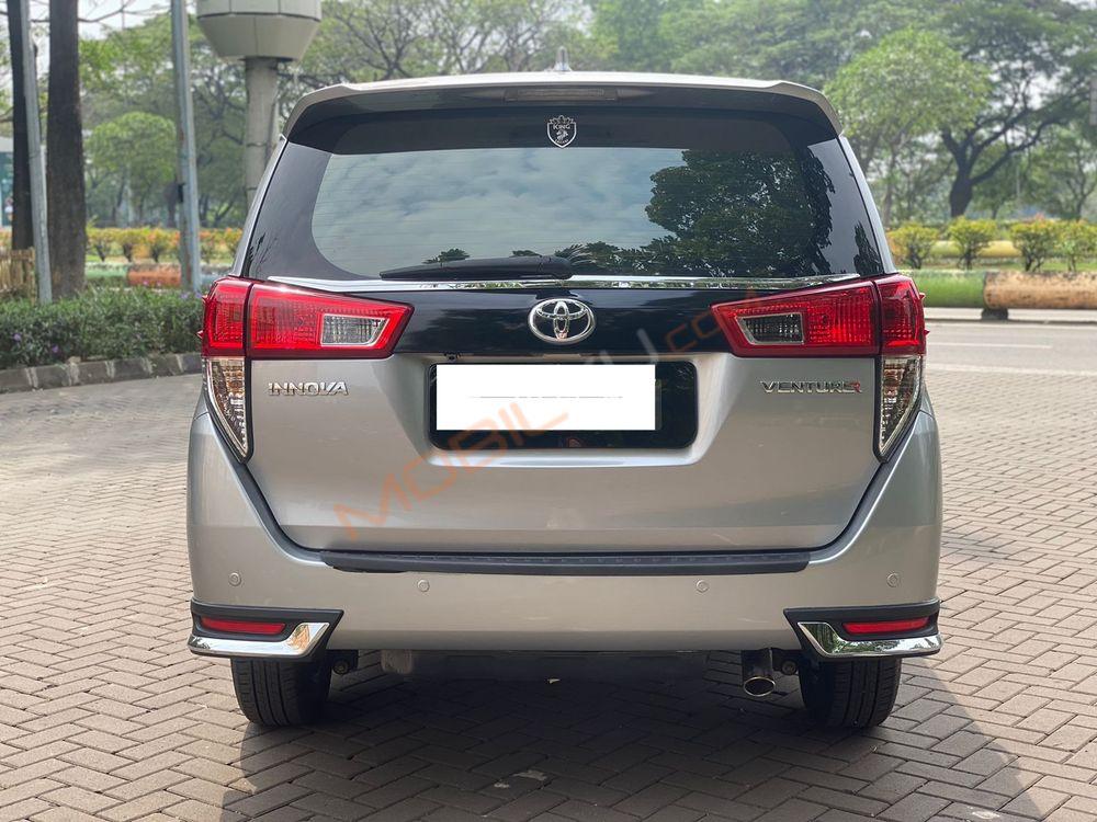 Mobil Toyota Kijang Innova 2016