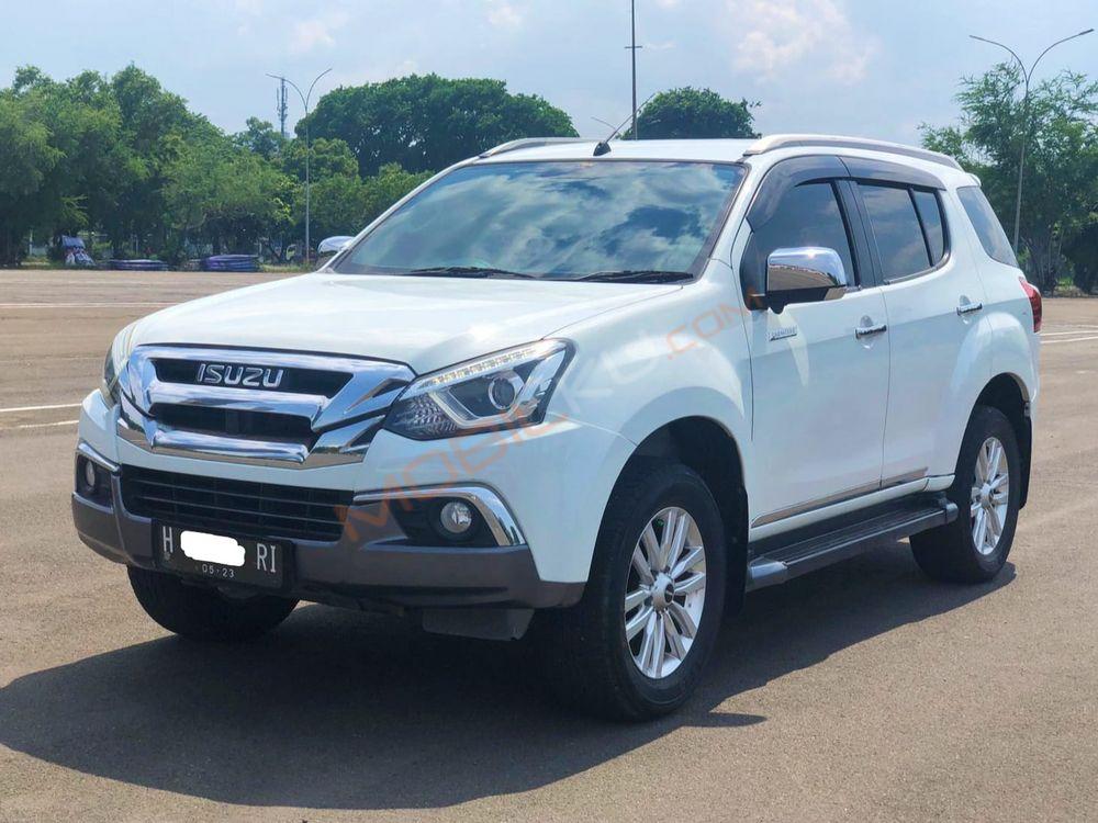 Mobil Isuzu MU-X 2017