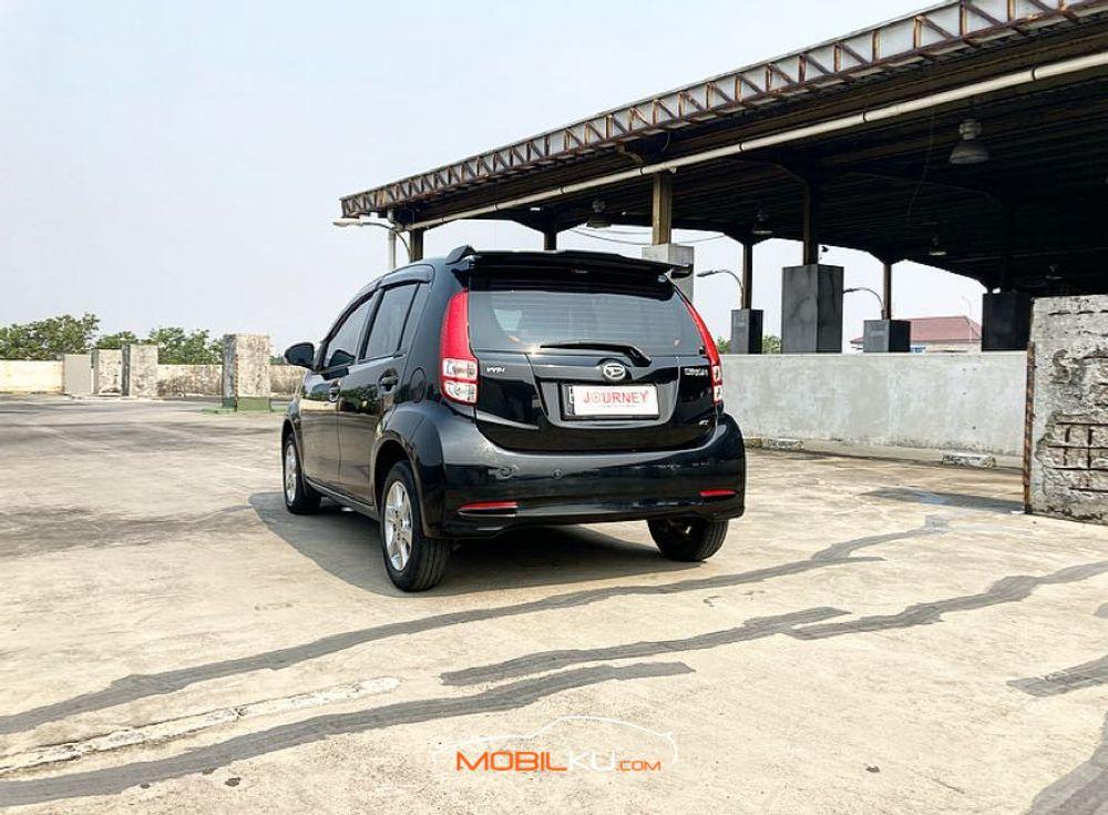 Mobil Daihatsu Sirion 2013