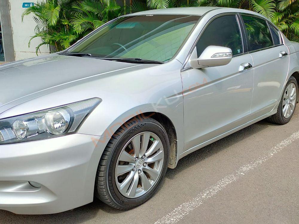 Mobil Honda Accord 2012
