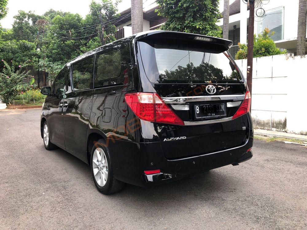 Mobil Toyota Alphard 2012