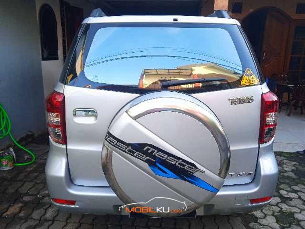 Mobil Daihatsu Terios 2008