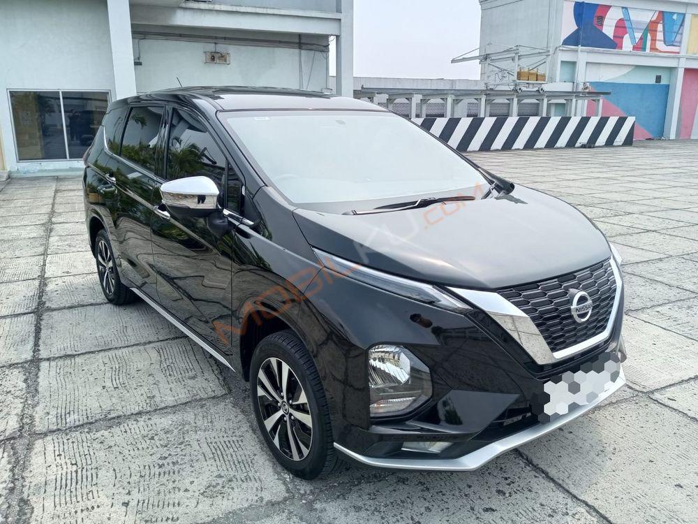 Mobil Nissan Livina 2022
