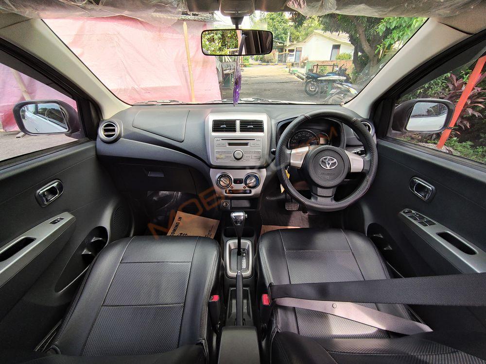 Mobil Toyota Agya 2015