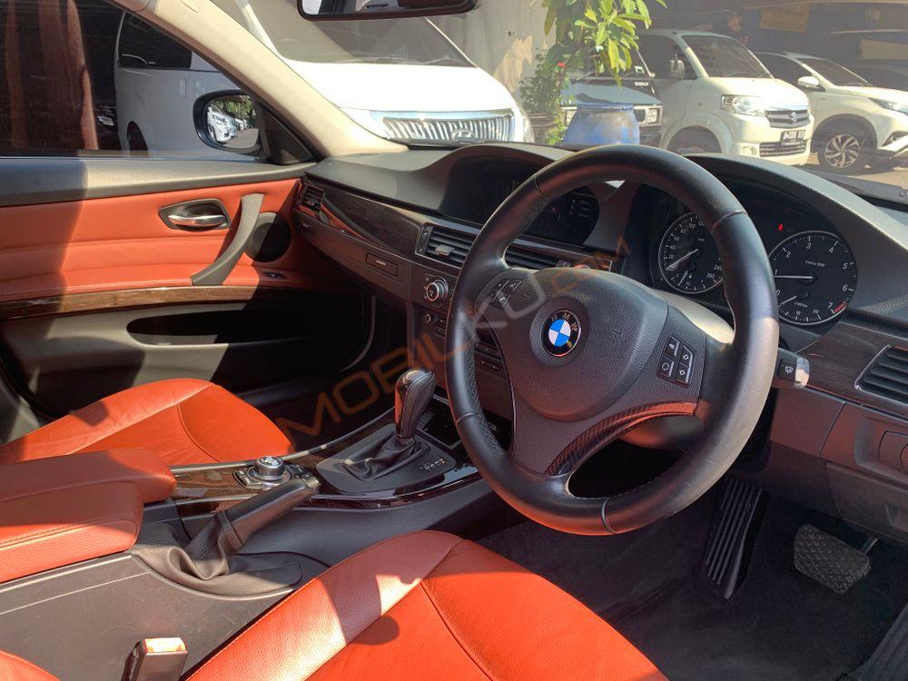 Mobil BMW 3 Series 2011