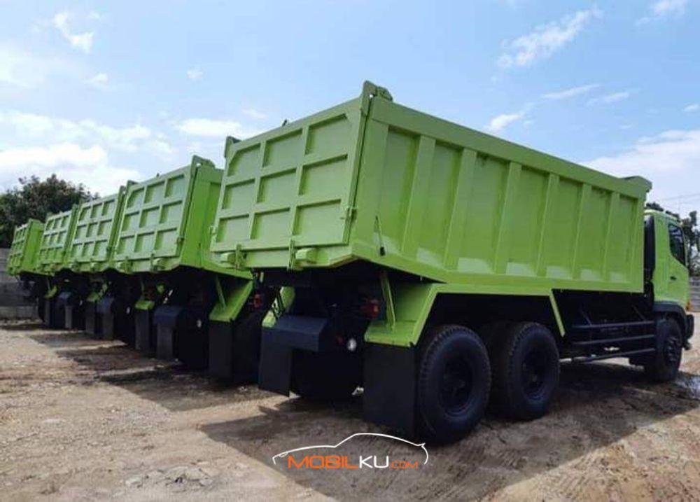 Mobil Hino R260 2016