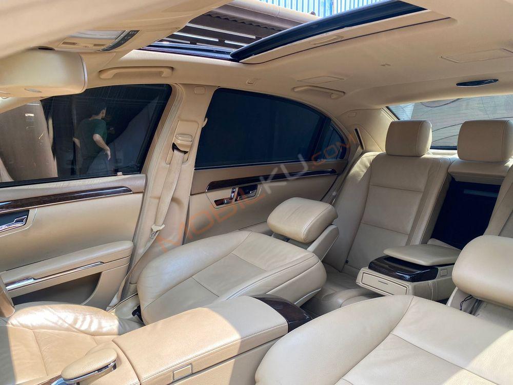 Mobil Mercedes-Benz S-Class 2011