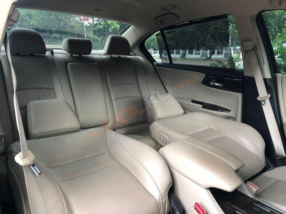 Mobil Honda Accord 2013