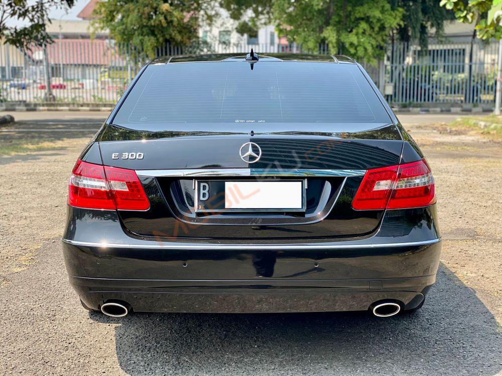 Mobil Mercedes-Benz E-Class 2011