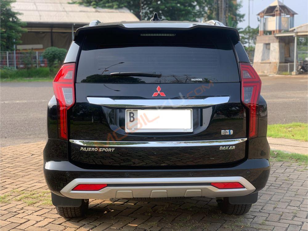 Mobil Mitsubishi Pajero Sport 2023