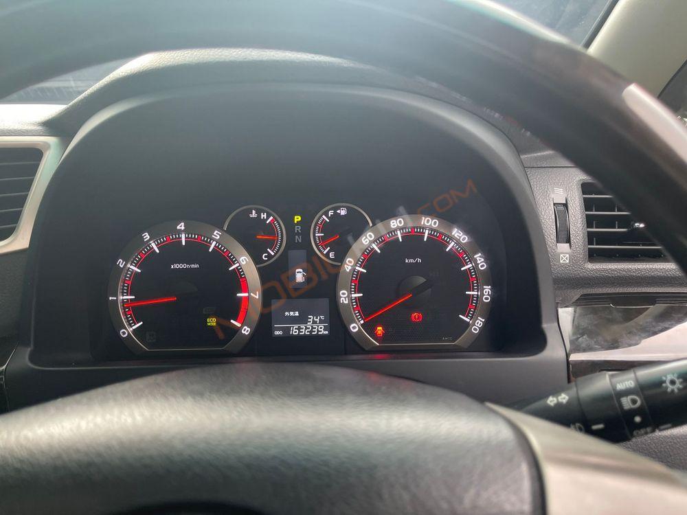 Mobil Toyota Vellfire 2015