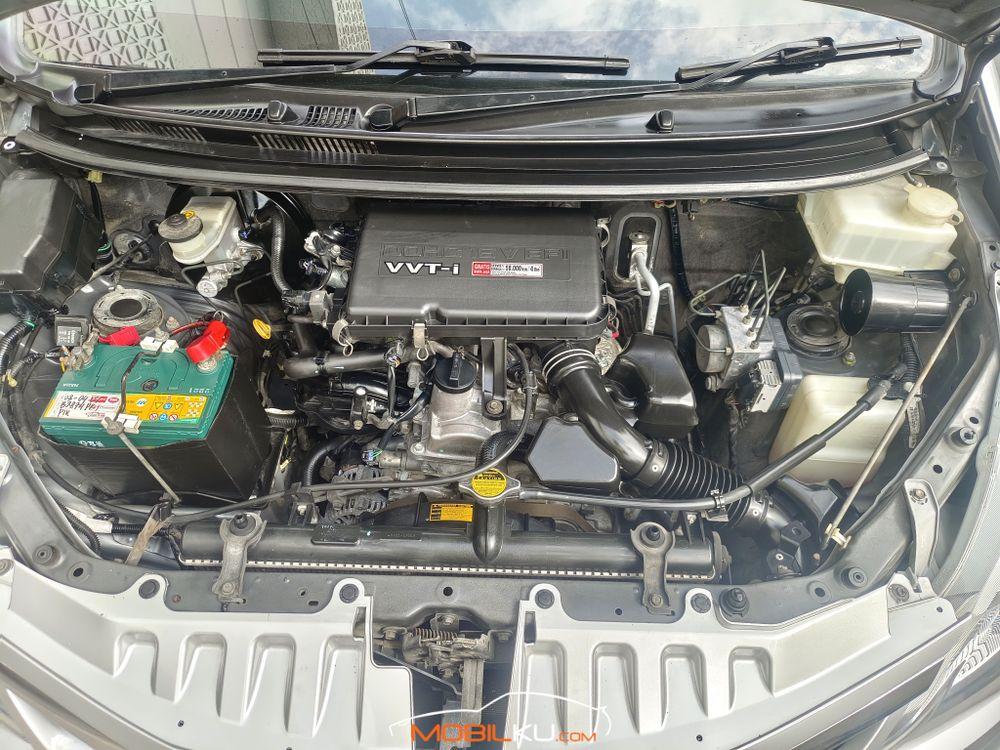 Mobil Toyota Avanza 2013