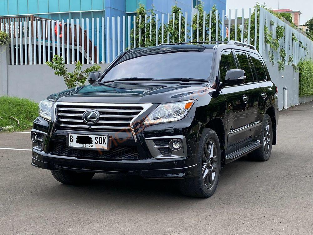 Mobil Lexus LX 2015