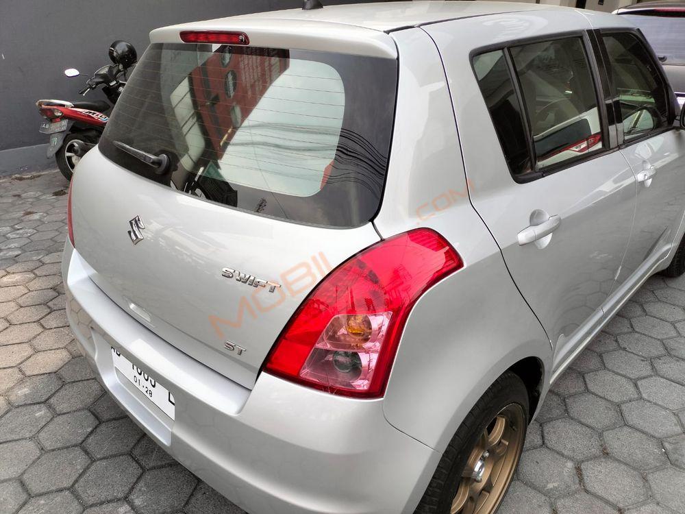 Mobil Suzuki Swift 2007