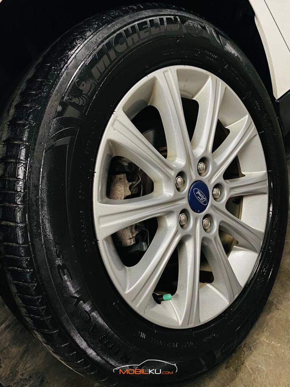 Mobil Ford Focus 2013