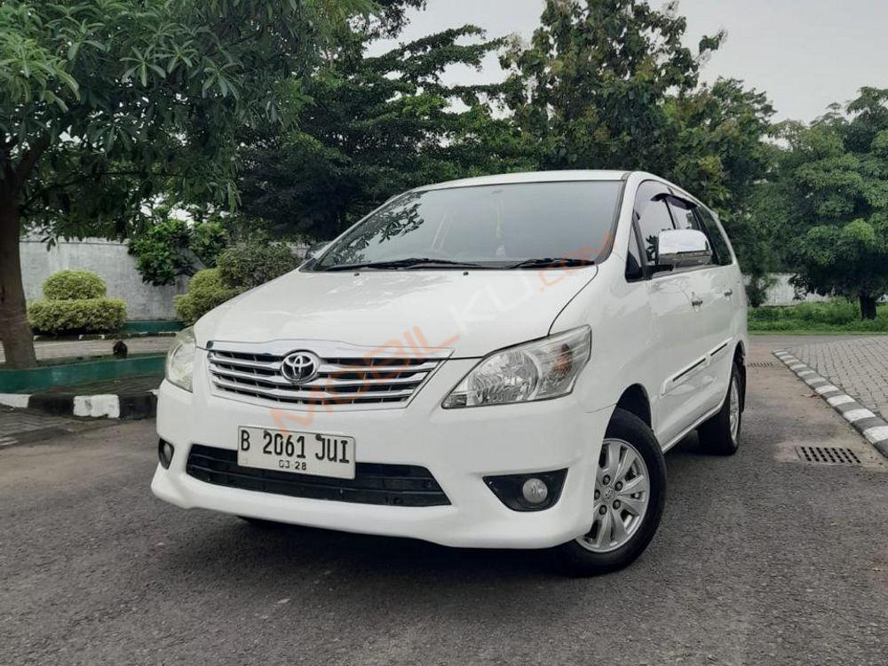Mobil Toyota Kijang Innova 2013