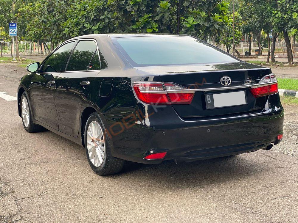 Mobil Toyota Camry 2015