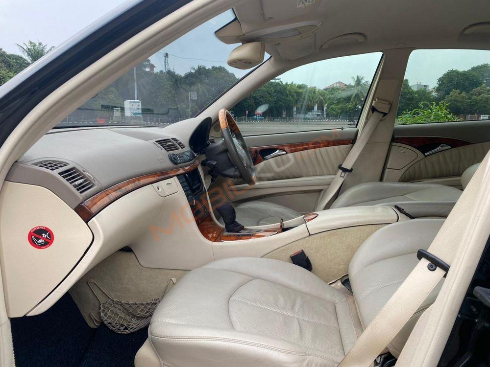 Mobil Mercedes-Benz E-Class 2006
